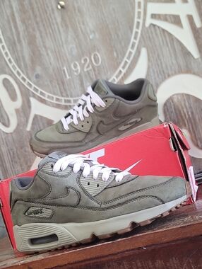 Nike Air Max 90 Winter Premium "Medium Olive/Pink" Wmns 6.5, Good Condition